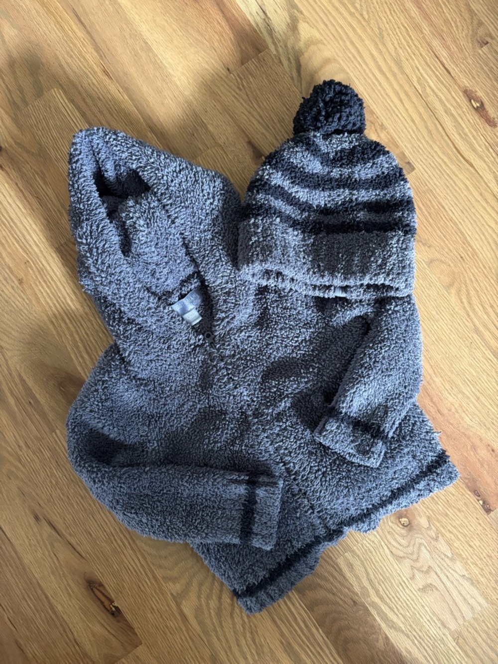 Barefoot dreams cozy zip hoodie and beanie set
